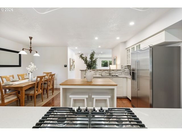 19065 Nw ASTORIA Dr, Portland, OR 97229