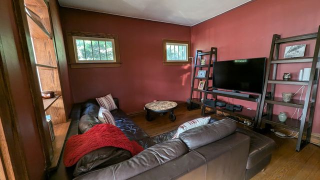283 N LARCH Avenue, Elmhurst, IL 60126