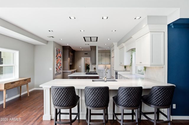 2939 N MANOR Drive W, Phoenix, AZ 85014