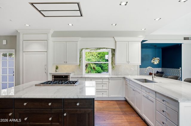 2939 N MANOR Drive W, Phoenix, AZ 85014