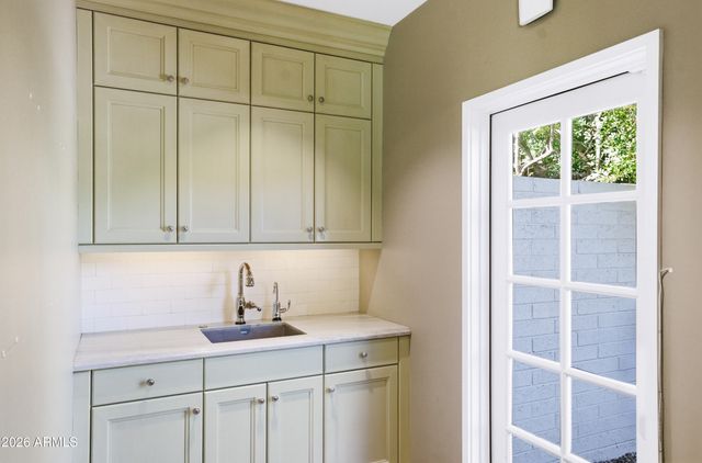 2939 N MANOR Drive W, Phoenix, AZ 85014