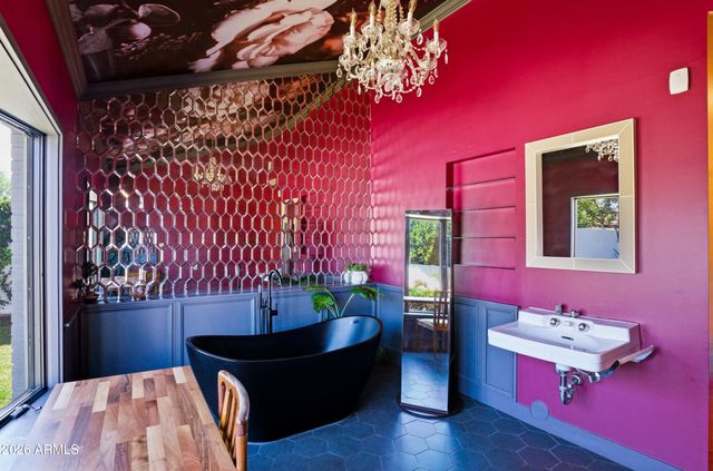 2939 N MANOR Drive W, Phoenix, AZ 85014