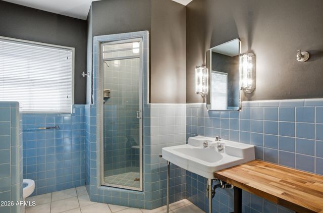 2939 N MANOR Drive W, Phoenix, AZ 85014