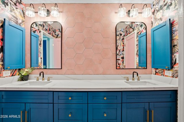 2939 N MANOR Drive W, Phoenix, AZ 85014