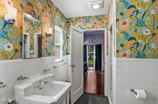 2939 N MANOR Drive W, Phoenix, AZ 85014