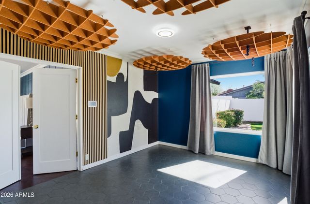 2939 N MANOR Drive W, Phoenix, AZ 85014