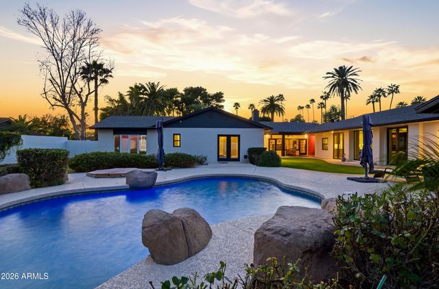 2939 N MANOR Drive W, Phoenix, AZ 85014