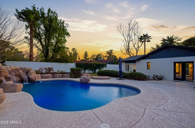 2939 N MANOR Drive W, Phoenix, AZ 85014