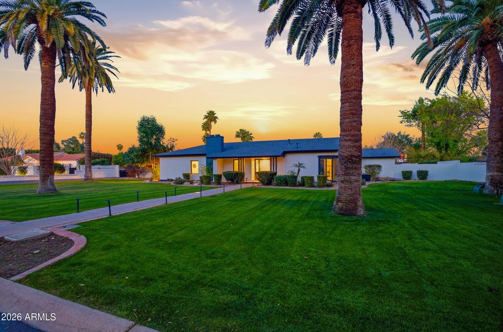 2939 N MANOR Drive W, Phoenix, AZ 85014