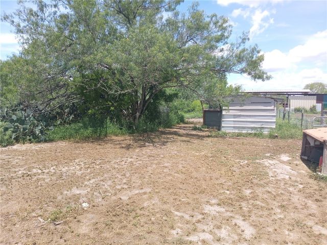 137 County Road 302, George West, TX 78022
