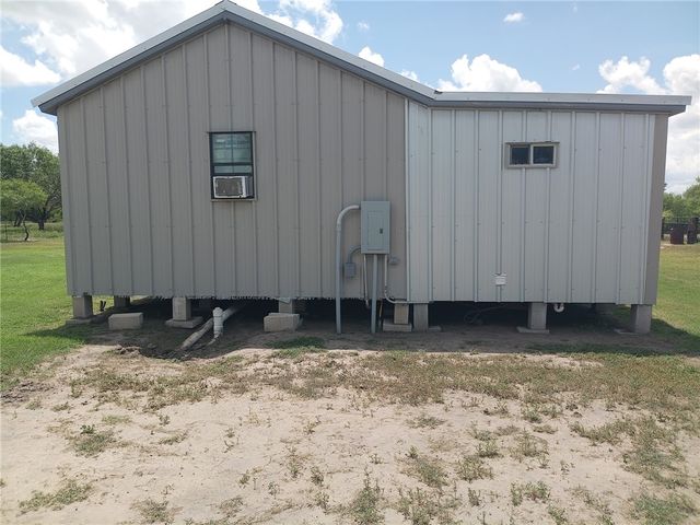 137 County Road 302, George West, TX 78022