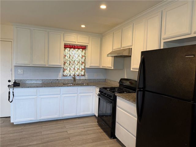 137 County Road 302, George West, TX 78022