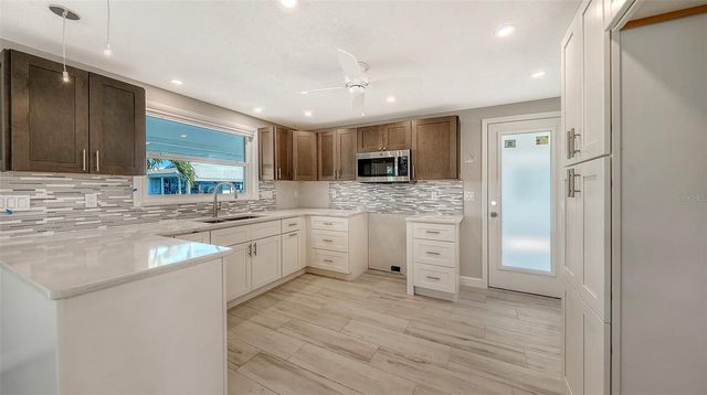 738 EL CENTRO, Longboat Key, FL 34228