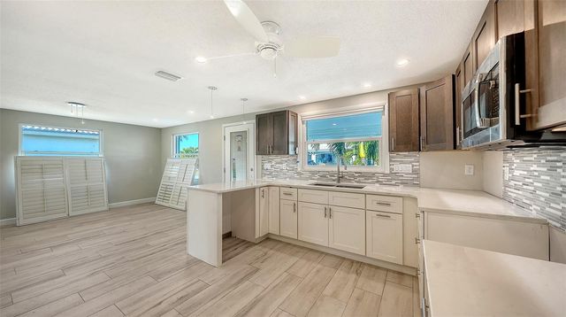 738 EL CENTRO, Longboat Key, FL 34228