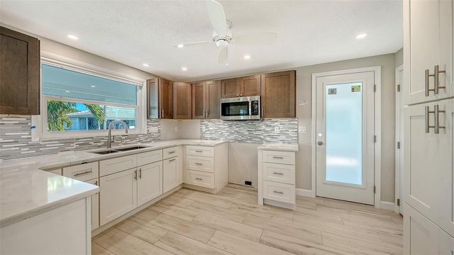 738 EL CENTRO, Longboat Key, FL 34228