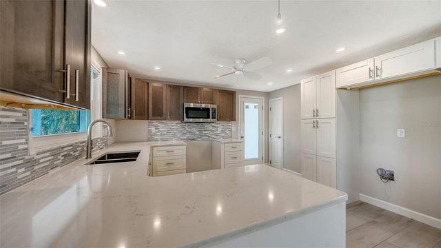 738 EL CENTRO, Longboat Key, FL 34228