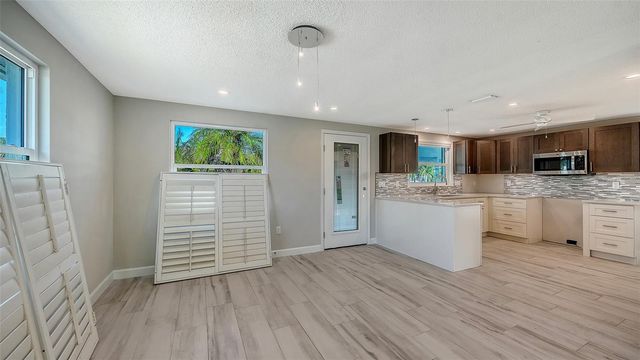 738 EL CENTRO, Longboat Key, FL 34228