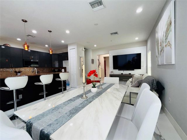 2851 W Prospect Road 704, Tamarac, FL 33309