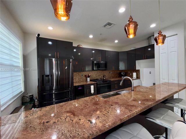 2851 W Prospect Road 704, Tamarac, FL 33309