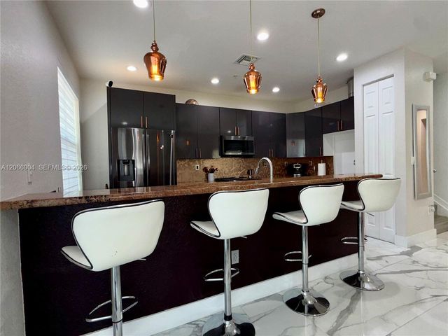 2851 W Prospect Road 704, Tamarac, FL 33309