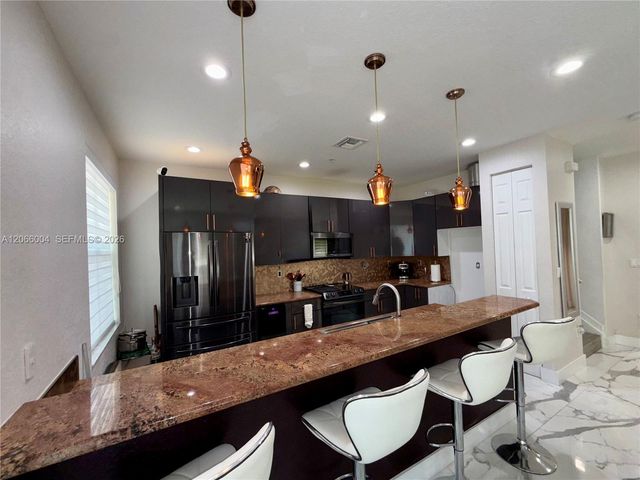 2851 W Prospect Road 704, Tamarac, FL 33309