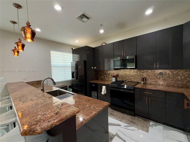 2851 W Prospect Road 704, Tamarac, FL 33309