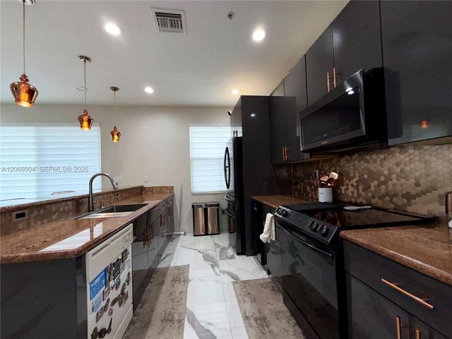 2851 W Prospect Road 704, Tamarac, FL 33309