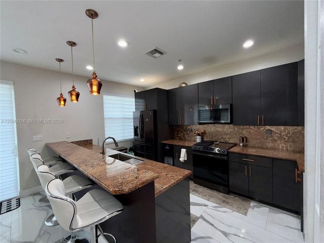 2851 W Prospect Road 704, Tamarac, FL 33309