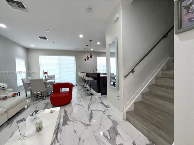 2851 W Prospect Road 704, Tamarac, FL 33309