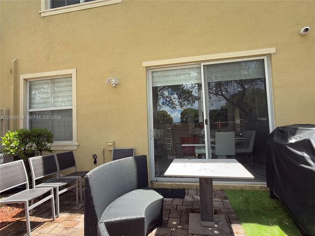 2851 W Prospect Road 704, Tamarac, FL 33309