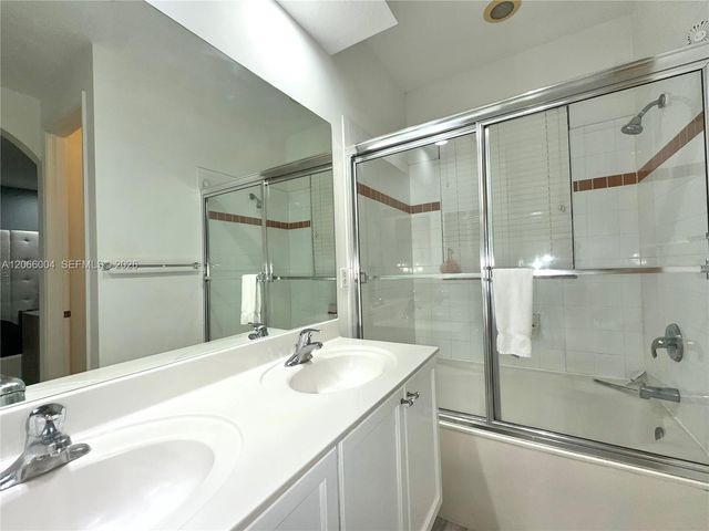 2851 W Prospect Road 704, Tamarac, FL 33309