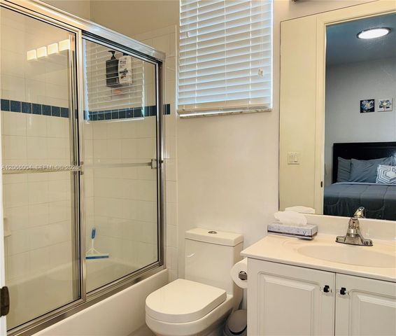 2851 W Prospect Road 704, Tamarac, FL 33309