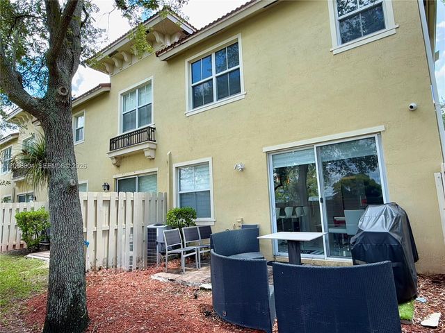 2851 W Prospect Road 704, Tamarac, FL 33309