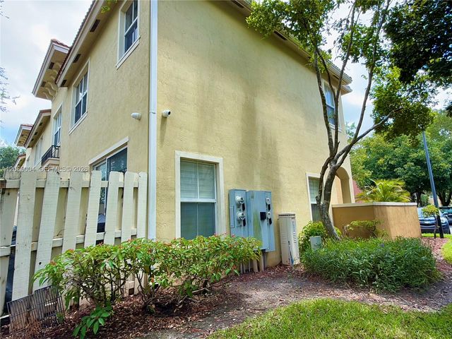 2851 W Prospect Road 704, Tamarac, FL 33309