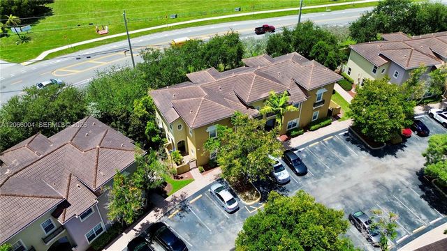 2851 W Prospect Road 704, Tamarac, FL 33309