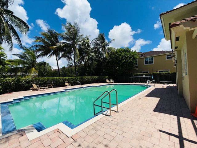 2851 W Prospect Road 704, Tamarac, FL 33309