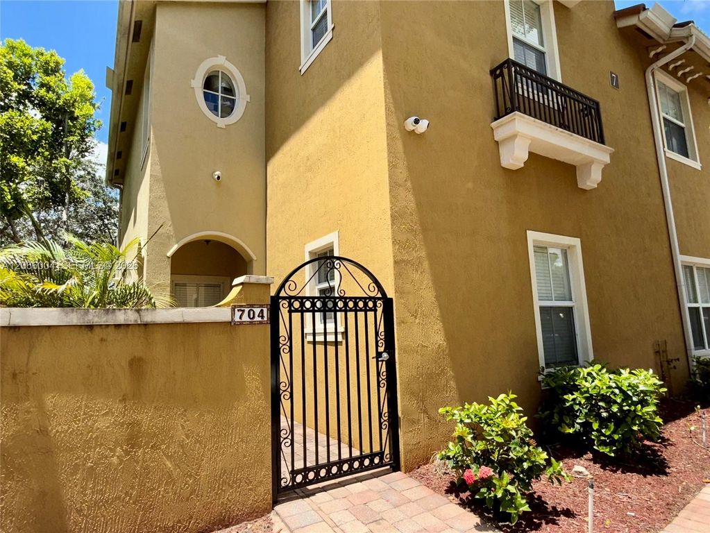 2851 W Prospect Road 704, Tamarac, FL 33309