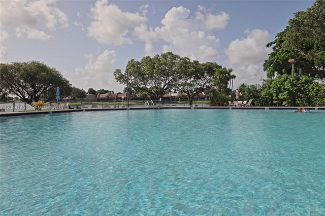 1100 Colony Point Circle 419, Pembroke Pines, FL 33026