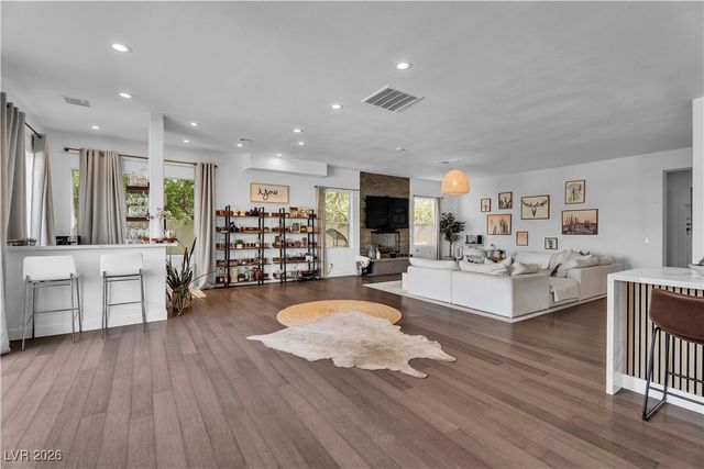 9040 Thornbury Lane, Las Vegas, NV 89134