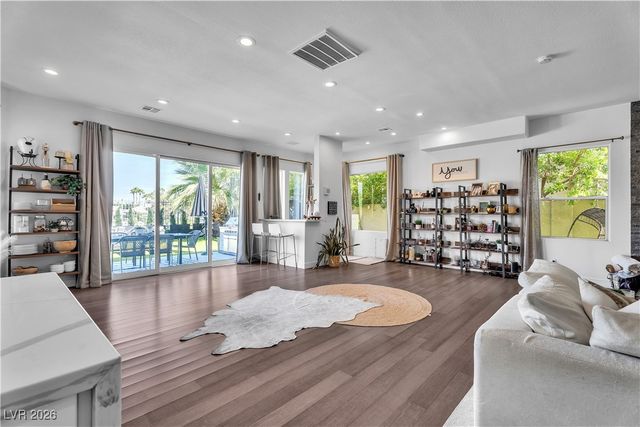 9040 Thornbury Lane, Las Vegas, NV 89134