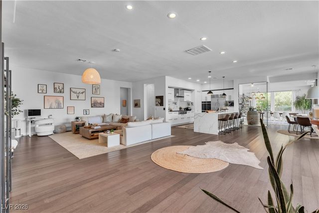 9040 Thornbury Lane, Las Vegas, NV 89134