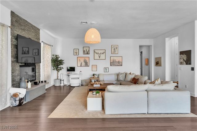 9040 Thornbury Lane, Las Vegas, NV 89134