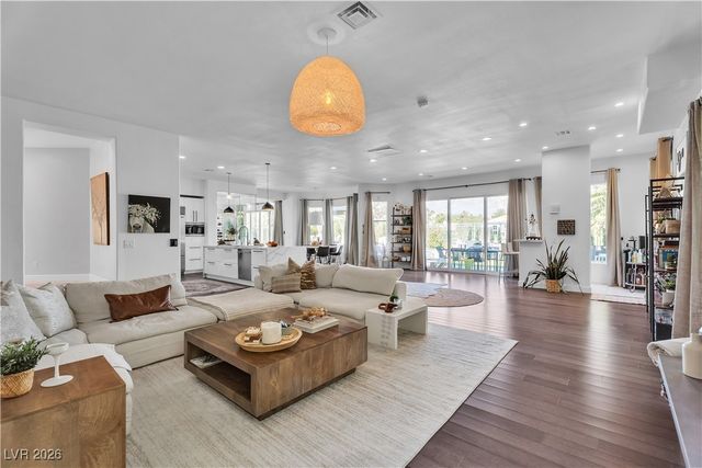 9040 Thornbury Lane, Las Vegas, NV 89134