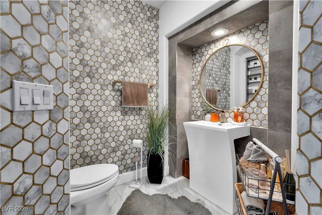 9040 Thornbury Lane, Las Vegas, NV 89134