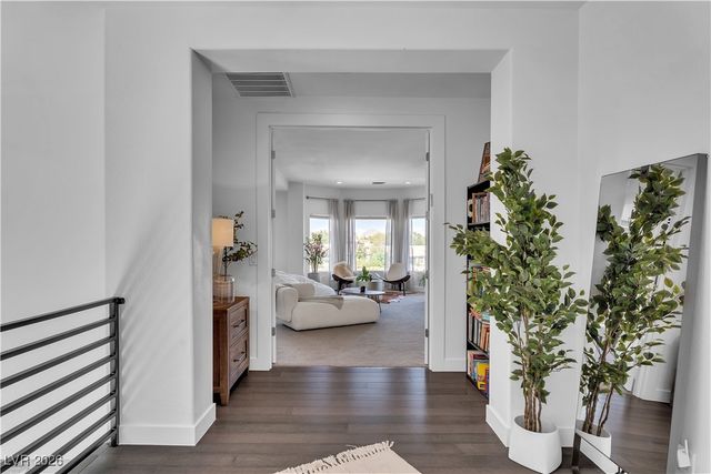 9040 Thornbury Lane, Las Vegas, NV 89134