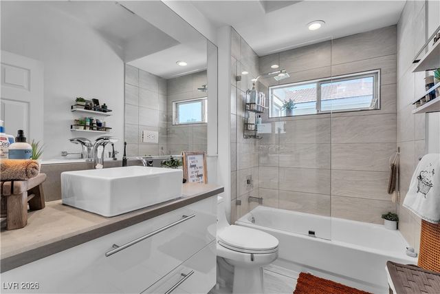 9040 Thornbury Lane, Las Vegas, NV 89134