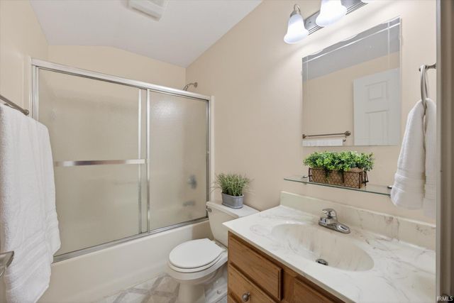 6035 E Nehrt Road, Bloomington, IN 47408