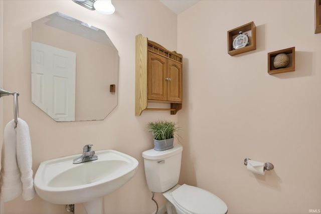 6035 E Nehrt Road, Bloomington, IN 47408