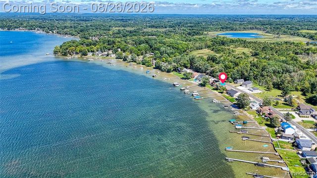 454 E Shore Drive, Whitmore Lake, MI 48189