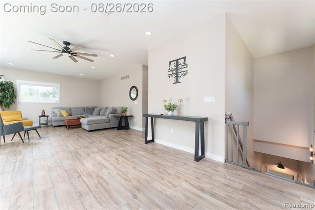 454 E Shore Drive, Whitmore Lake, MI 48189